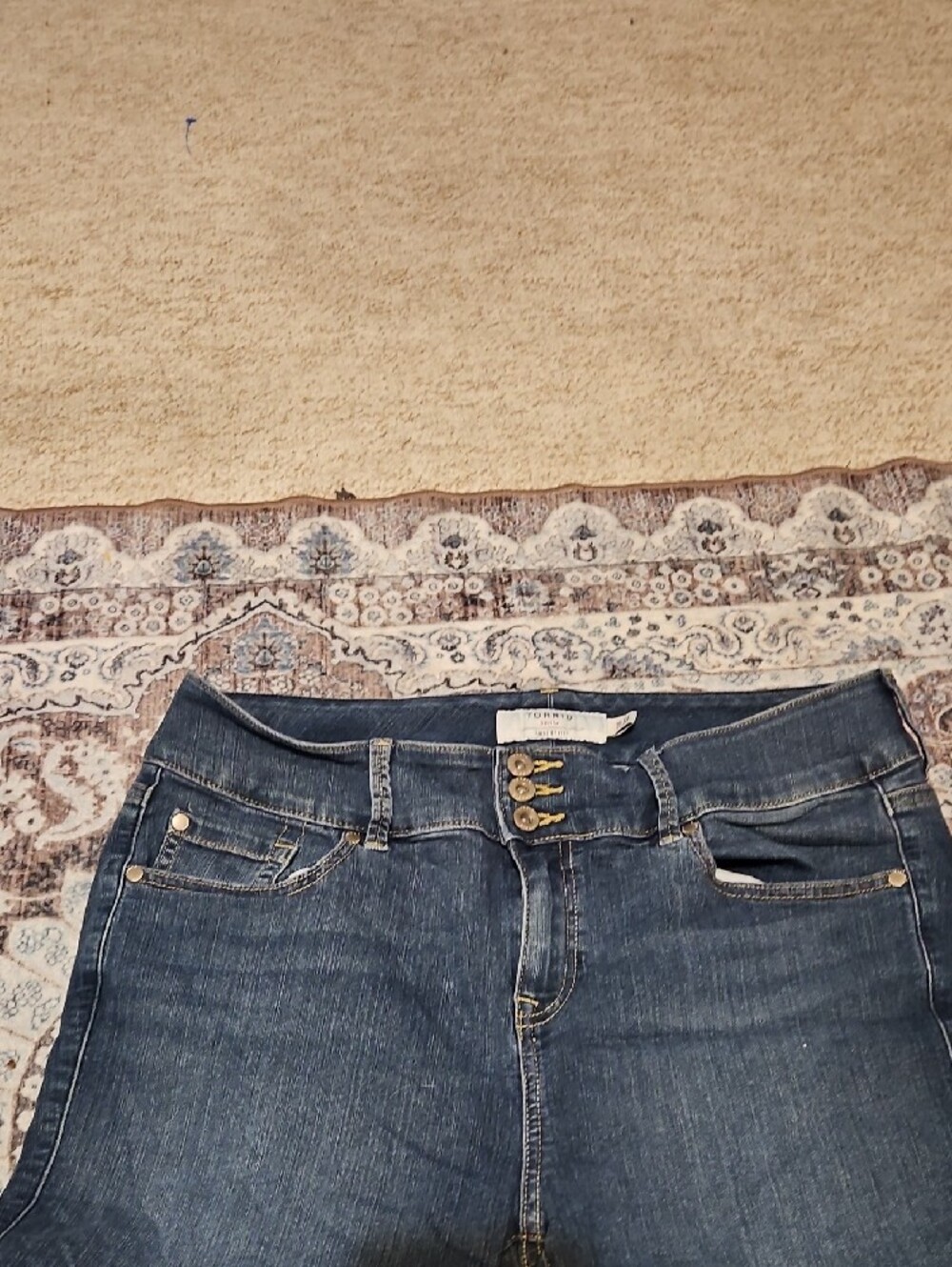 torrid Indigo Capri Jeans - Picture 3 of 7
